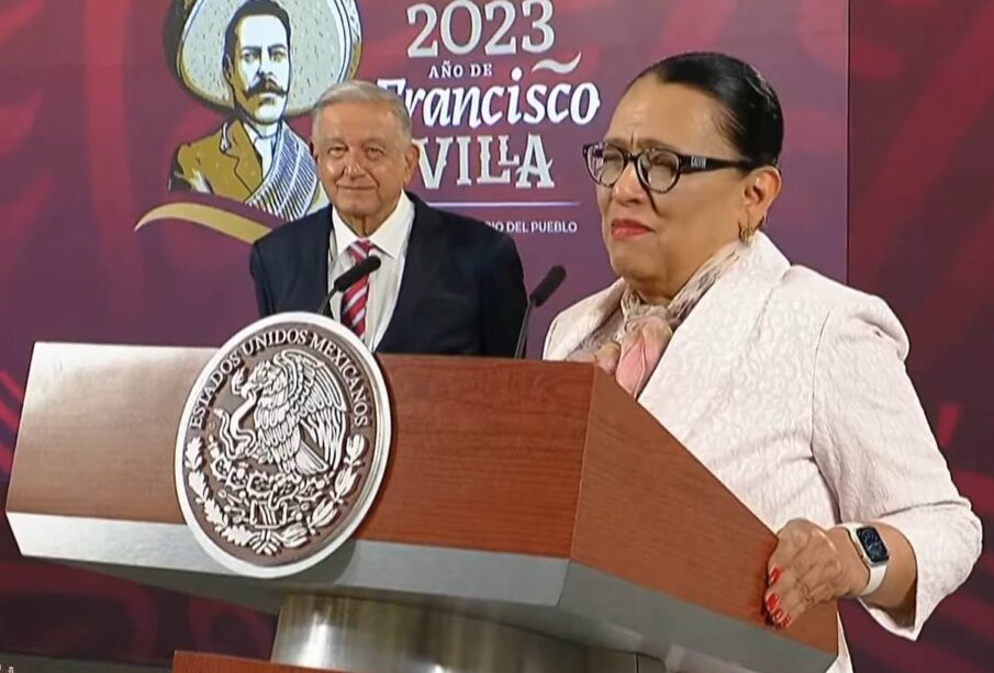 Rosa Icela y AMLO sonrientes