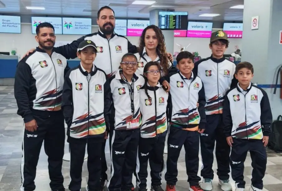 Selección de clavados de Baja California Sur en el aeropuerto rumbo a Guadalajara.