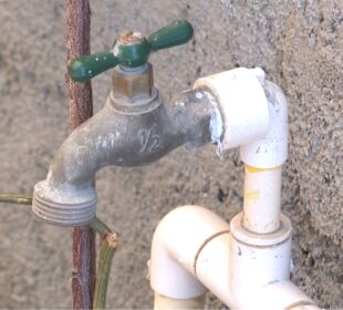 Falta de agua en zona de Indeco, La Paz, BCS