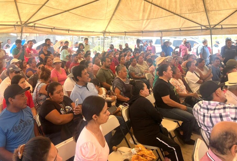 Tianguistas de La Ballena sostienen reunión de trabajo con el Ayuntamiento de Los Cabos