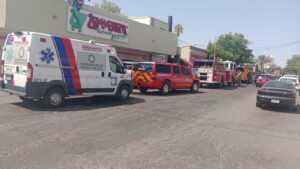 Atienden incendio de supermercado en La Paz