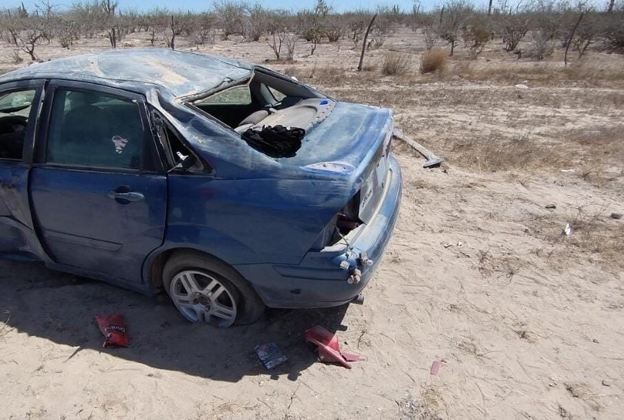 carro dañado por volcadura