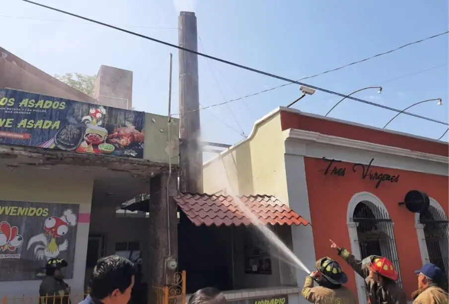 Bomberos atienden incendio en La Paz