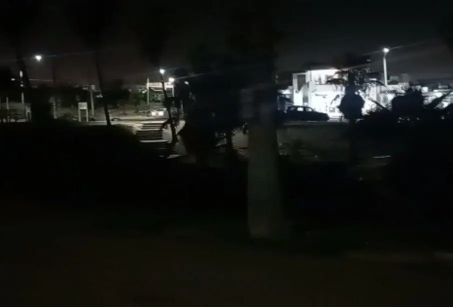 parque completamente a obscuras
