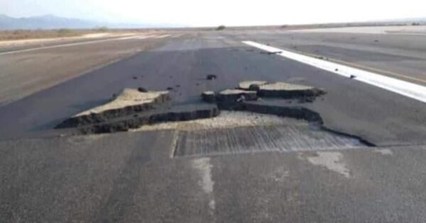 pista de aeropuerto de Los Cabos dañada