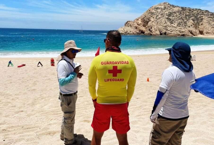 Rescate de ZOFEMAT con bañistas de Los Cabos