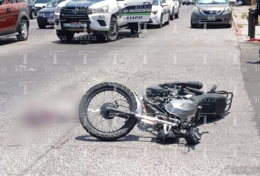 Accidente de motocicleta en las calles Normal Urbana e Isabel La Católica en la colonia Centro de La Paz