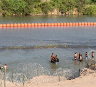 Boyas en Río Bravo es "politiquería y publicidad vulgar" dice AMLO