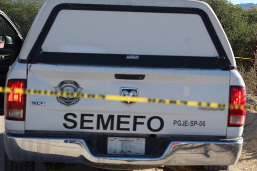 Camioneta de Semefo