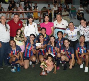 Campeonas de torneo femenil de fútbol