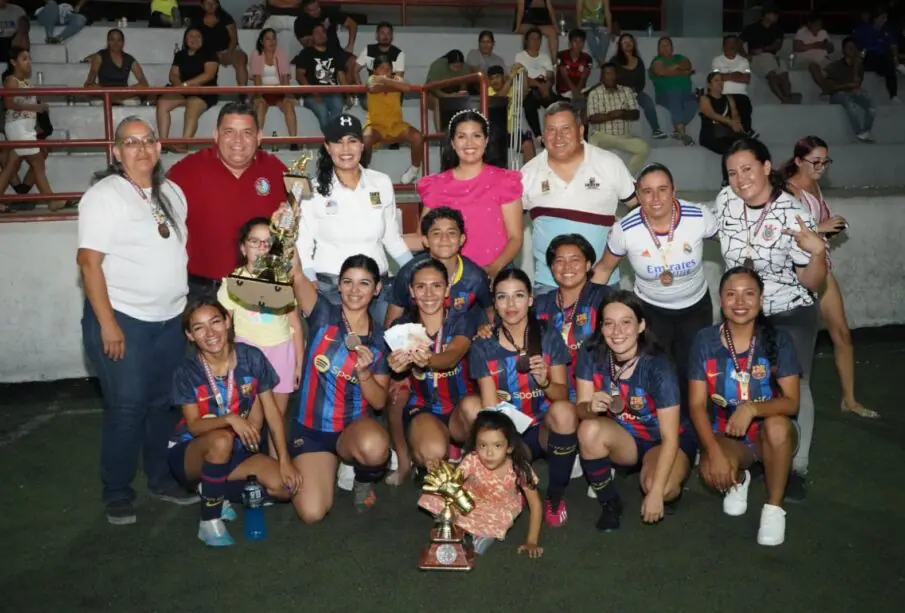 Campeonas de torneo femenil de fútbol