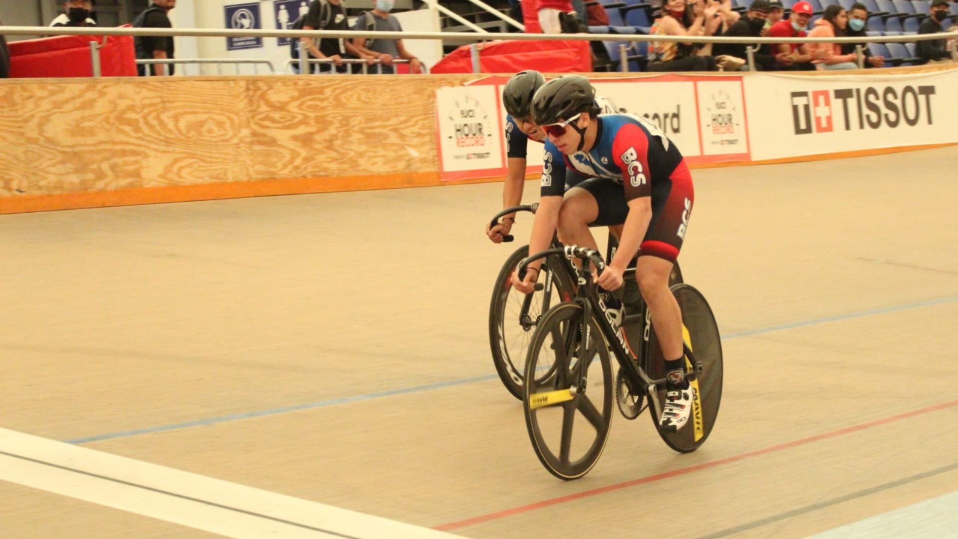 Ciclista cabeño Tadeo Camacho Ledezma durante competencia.