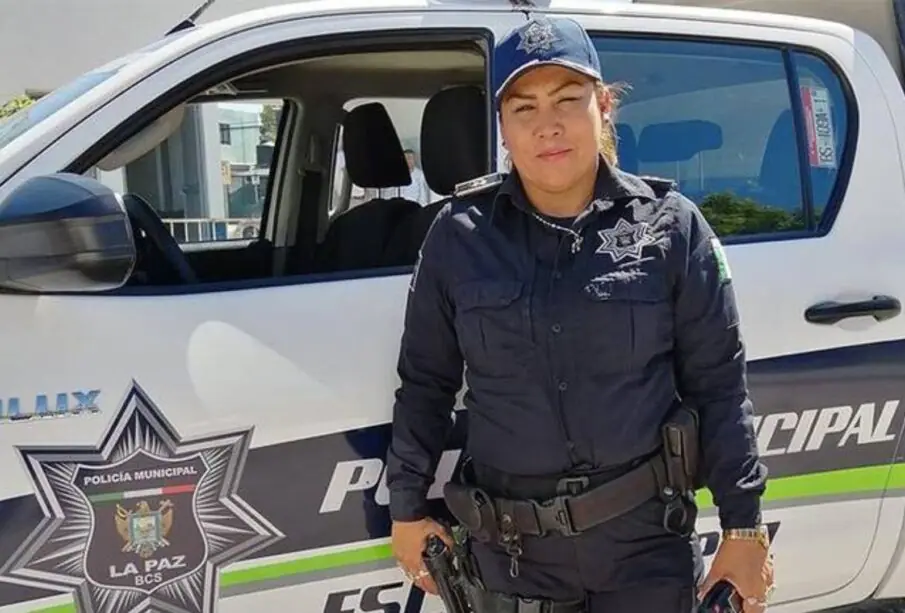 Una foto de la comandante de la Policía Turística Carolina Martínez, quien fue agredida por un hombre en playa El Coromuel en La Paz.
