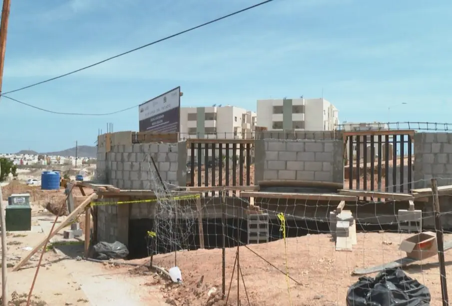 Construcción de escuela en Cabo San Lucas.