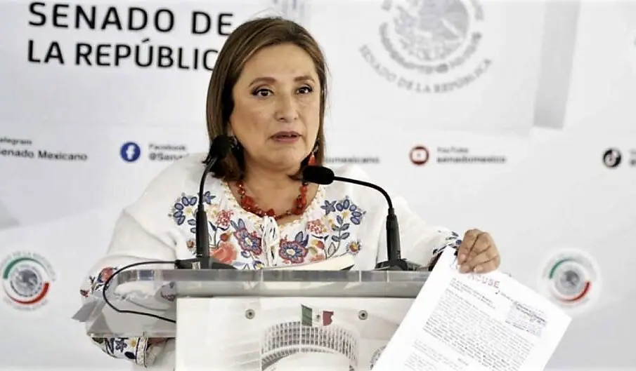 Gálvez presentando denuncia contra AMLO