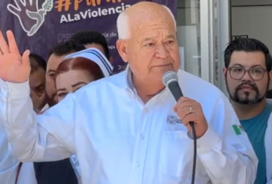 Gobernador de Baja California Sur, Víctor Castro Cosío en conferencia de prensa el lunes 10 de julio.
