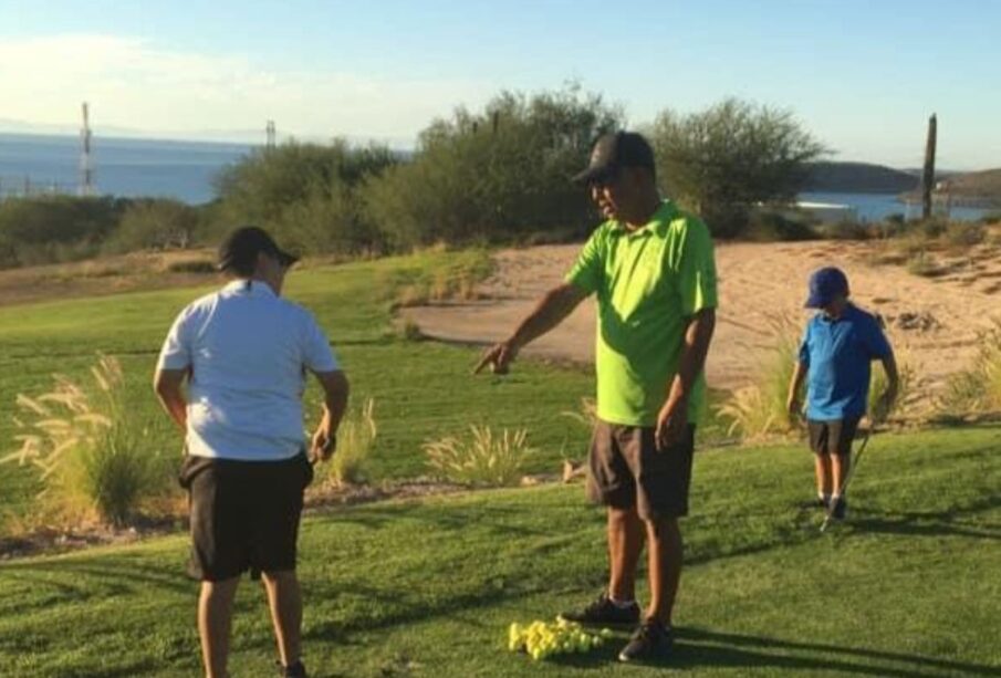 Golfistas sudcalifornianos practicando.