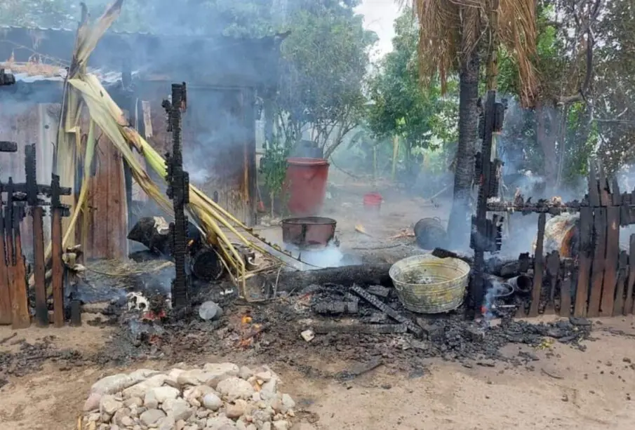 Incendio en las calles Brisa entre Viento y del Sol, en la colonia La Fuente.