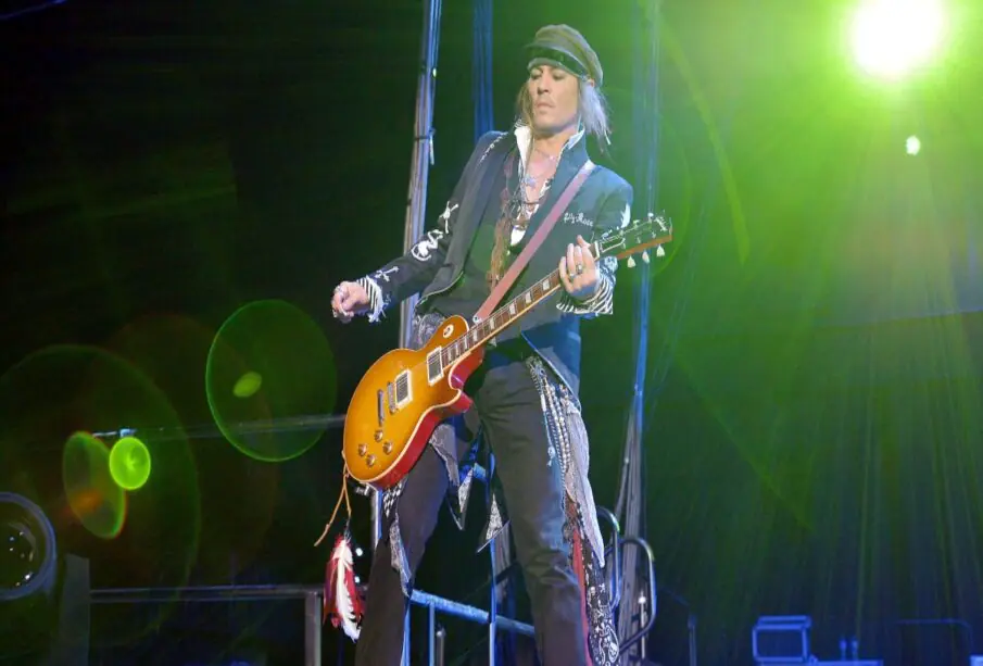 Cancelan concierto de Johnny Depp; estaba inconsciente