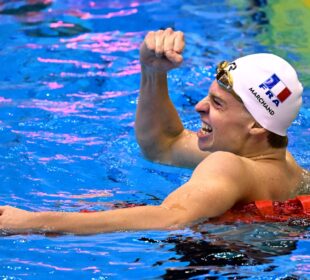 Marchand rompe récord de Michael Phelps en Fukuoka 2023