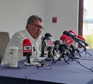 Monreal en conferencia de prensa en La Paz