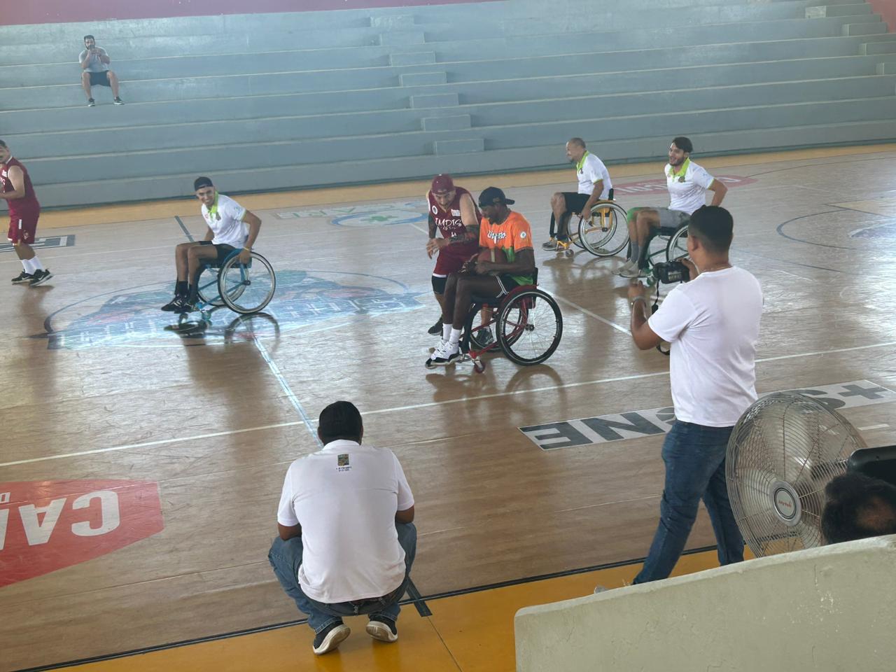 Partido de baloncesto entre Choyeros de San José del Cabo e IMDIS