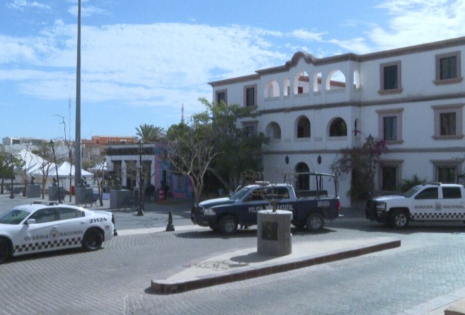 Unidades de la policía Estatal en el Centro de San José del Cabo.