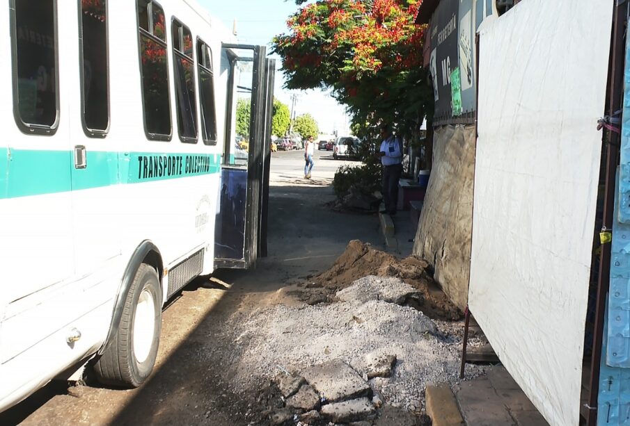 Zanja en calle del Centro de La Paz