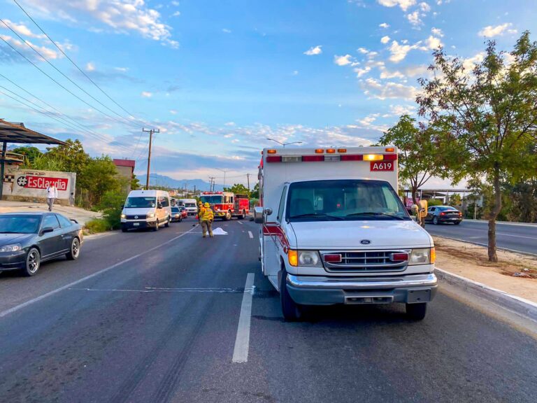 ambulancia y bomberos en lugar de siniestro