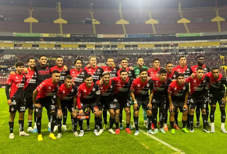 Atlas dice adiós a Julio Furch en emotiva despedida en el Jalisco