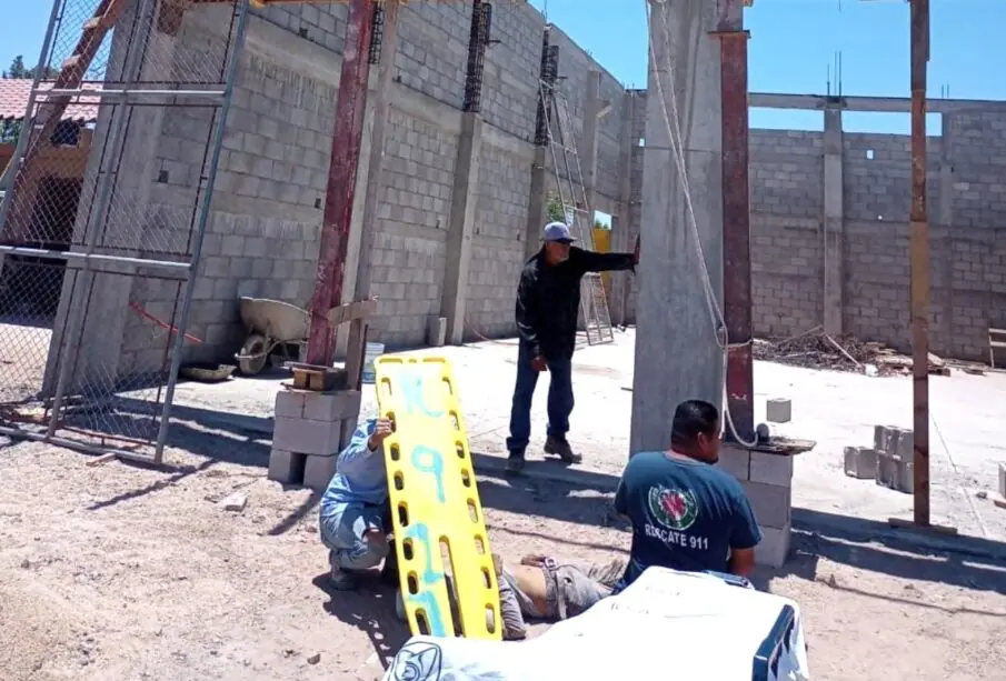 Un albañil de 49 años cayó de una altura de 5 metros cuando pegaba bloques de cemento