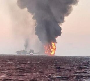 Campeche: Se incendia plataforma de Pemex