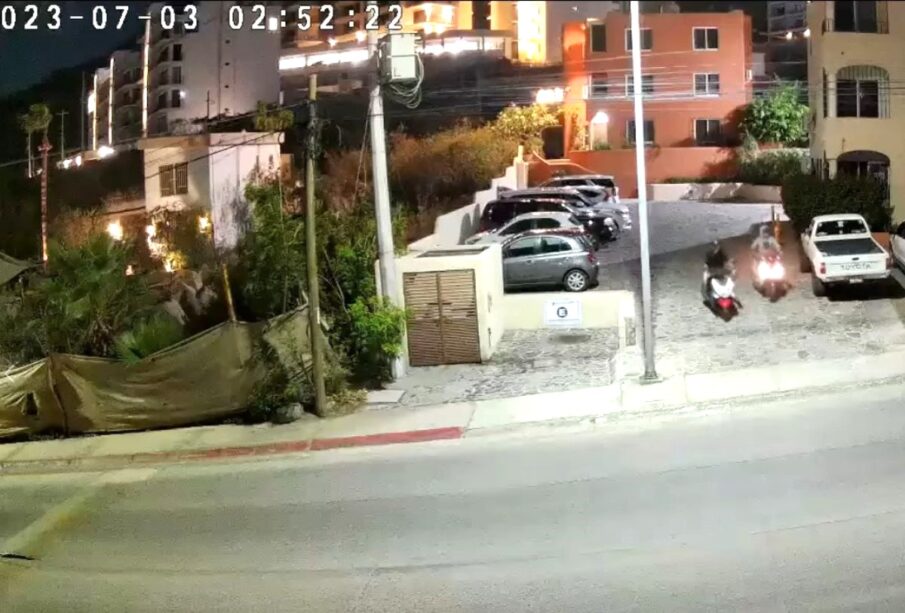 Cámara de seguridad capta robo de motoneta en Los Cabos