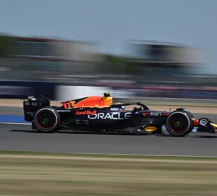Checo Pérez, segundo en primera prueba libre de Silverstone