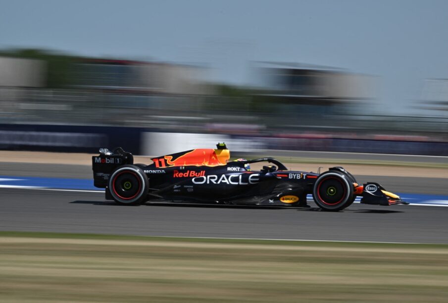 Checo Pérez, segundo en primera prueba libre de Silverstone