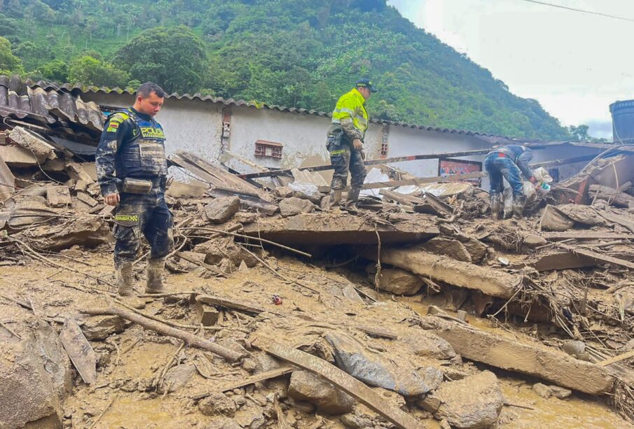 Colombia: Buscan sobrevivientes tras alud; hay muertos