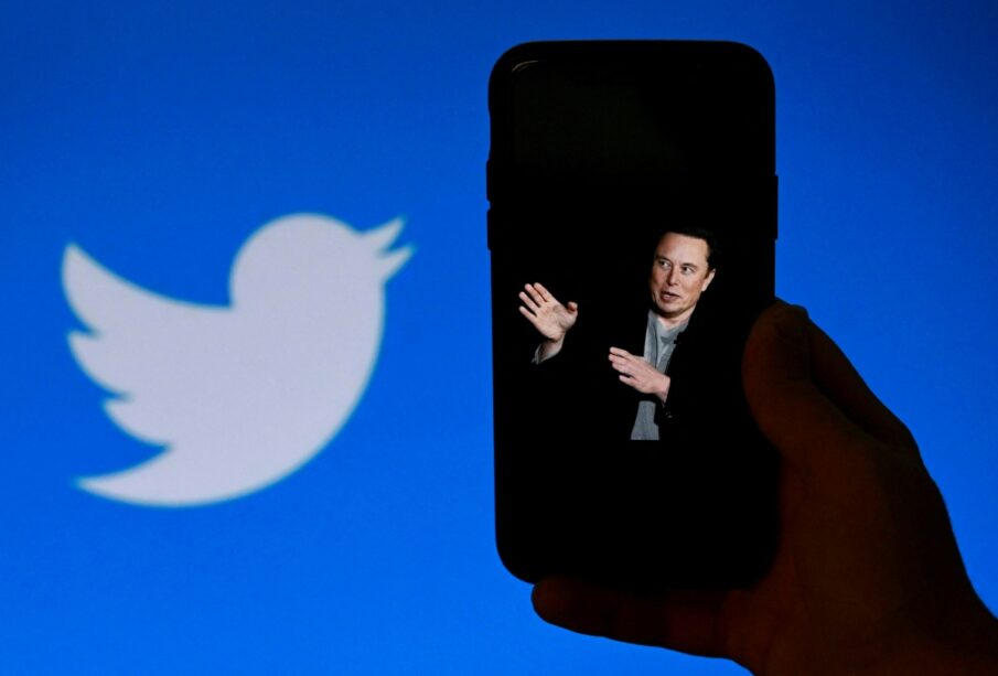 Elon Musk cambiará el logo de Twitter por una "X"