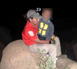 Niño migrante es encontrado en La Rumorosa, Baja California