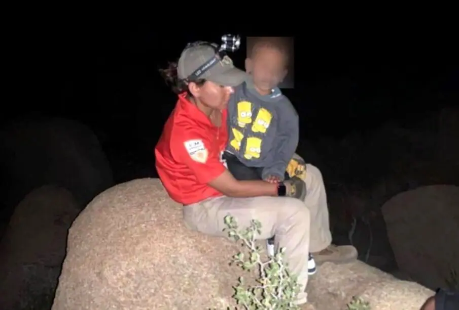 Niño migrante es encontrado en La Rumorosa, Baja California