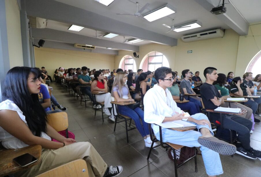 Estudiantes de nuevo ingreso de la UABCS