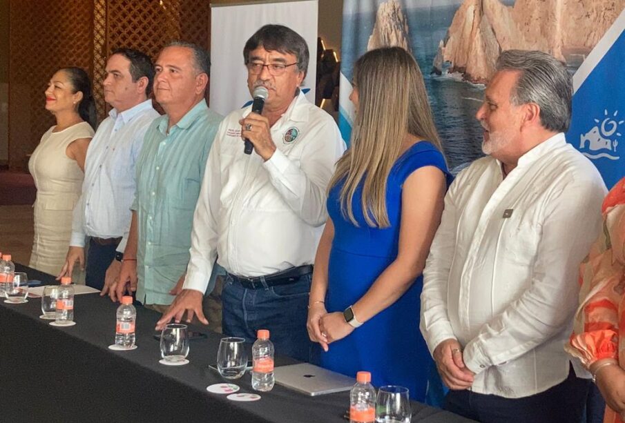 Oscar Leggs en inauguración de la Expo Negocios Hotelera 2023