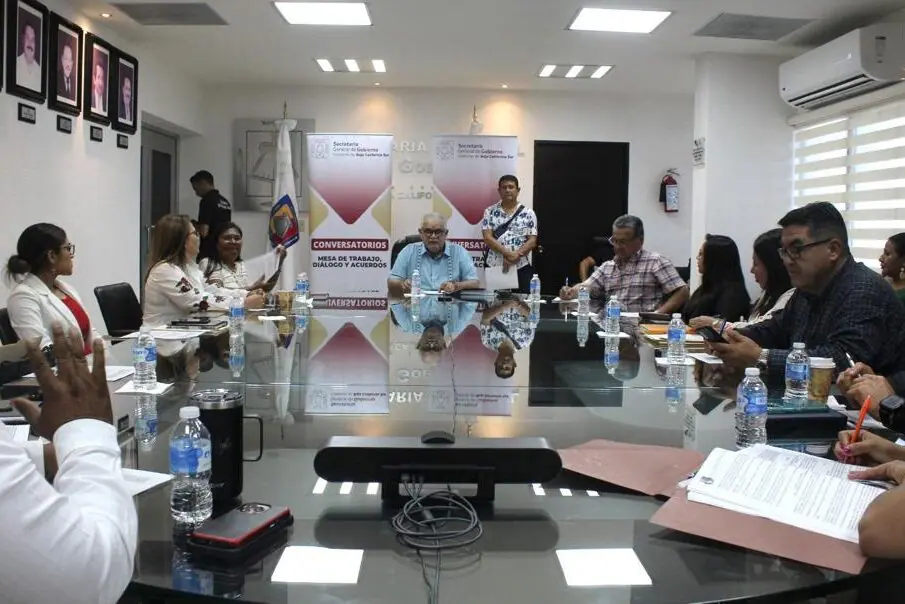 Reunión de poderes Ejecutivo y Legislativo