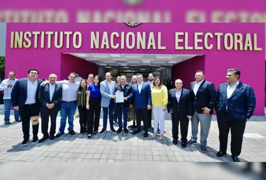 Frente Amplio por México se registra al INE
