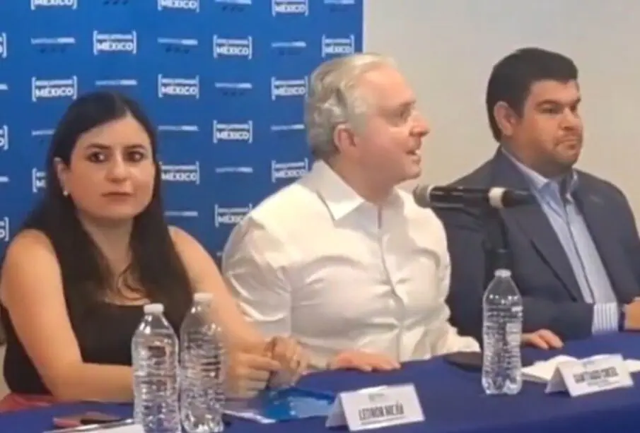Santiago Creel en rueda de prensa
