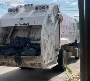 El alcalde señala que los camiones ya están en servicio