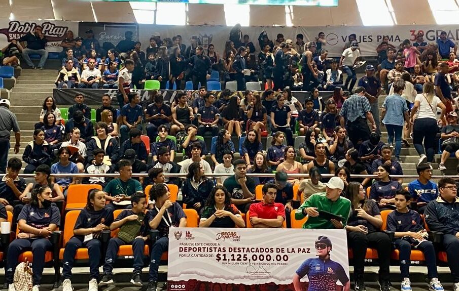 Los 150 deportistas por el municipio de La Paz que compitieron en los recientes Juegos Nacionales Conade, obtuvieron una beca deportiva de $15.000 pesos