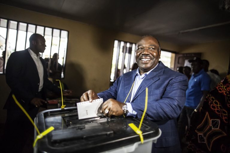 Alí Bongón votando