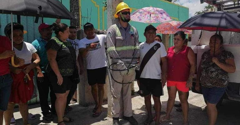 Vecinos de Valladolid, Yucatán, amarraron a un trabajador de la CFE en protesta