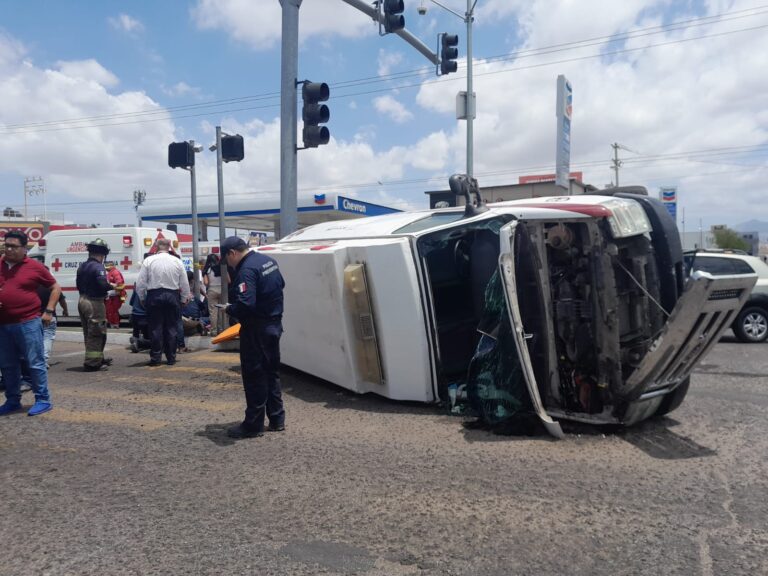 Ambulancia volcada