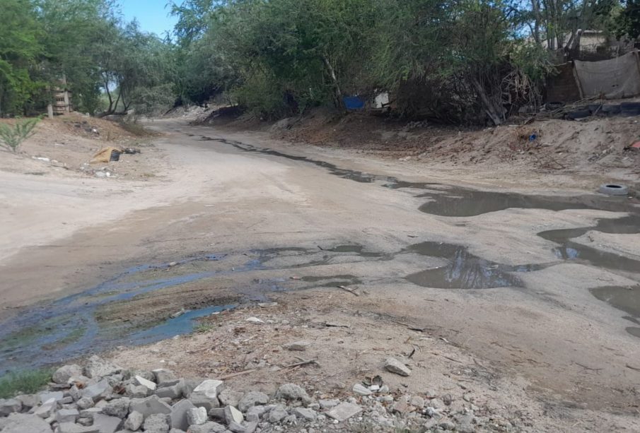 Derrame de aguas negras en la colonia Solidaridad Mezquitito